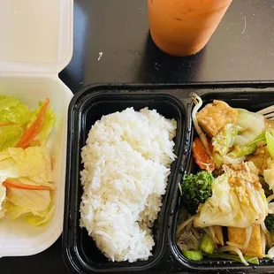 Tofu with vegetables lunch special. Thai iced tea is extra. This also comes with two large fried wontons.