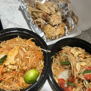 10 Piece parmesan garlic Traditional Wings, pad thai (chicken) , thai papaya salad.