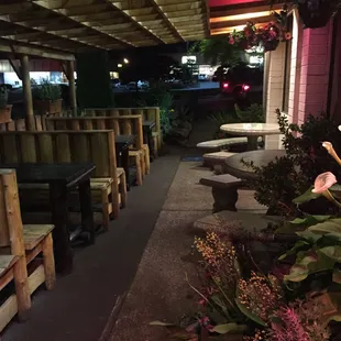 Such a pretty outside dining area!