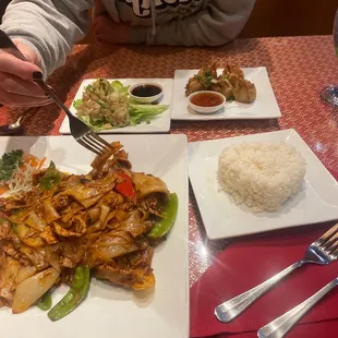 Top left- steamed dumplings  Top right- fried dumplings  Bottom left- Pad Ke-Maow   Family style is the way to go.