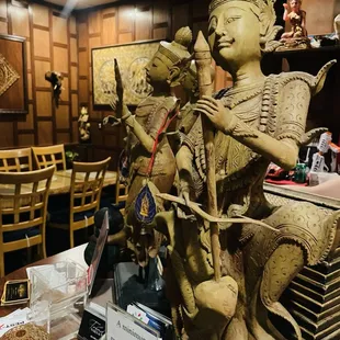 a statue of a man and a woman
