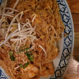 Shrimp pad Thai