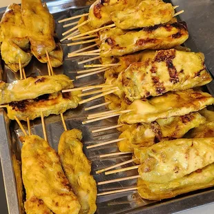 food, chicken wings and fried chicken