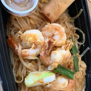 Shrimp pad Thai lunch special.