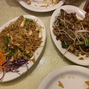 Siam Phad Thai and Phad See-Iw