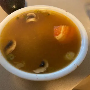 Awful representation of Thai thum yung. Tastes like greasy water doesn't have any lemon grass.