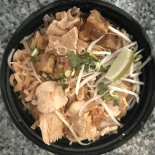 Pad Thai With Chicken and Fried Tofu