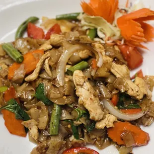 PAD KEE MEOW
(Drunken Noodle)