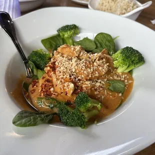 Peanut sauce with pork