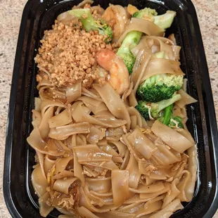 56. Pad See Ew w. Shrimp
