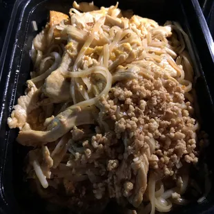 L8. Chicken Pad Thai