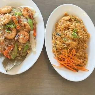 Shrimp Woonsen on left. Chicken Pad Thai (w/o sprouts, tofu and peanuts) on right. Both were great.