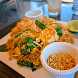 ramen and noodles, food