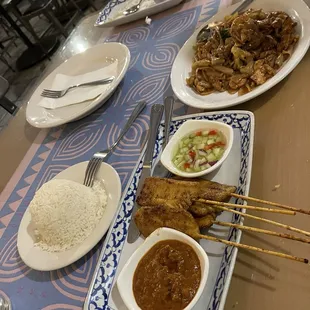 AP10. Chicken Satay (5 pcs) ND2. Pad See Eiw