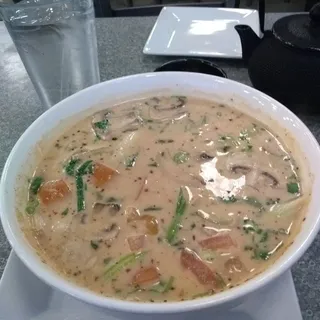 Tom Kha