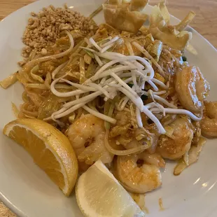 Shrimp pad Thai