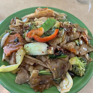 Drunken noodles (vegetarian)