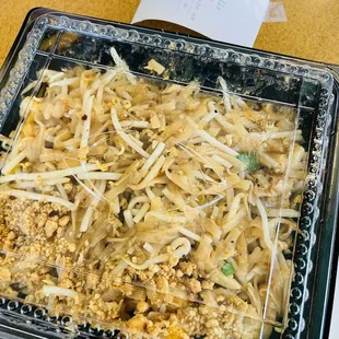 Pad Thai with egg &amp; peanuts and chicken