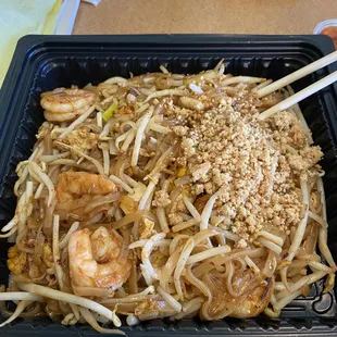 Shrimp pad Thai