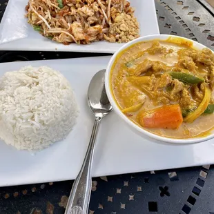 Yellow Curry and Pad Thai