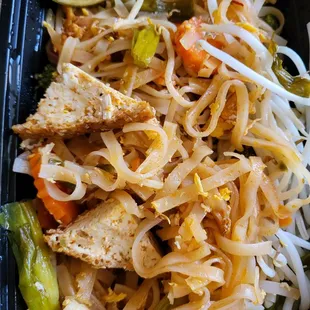 Tofu padthai is ok, not much tofu &amp; veggies. The sauce is bland