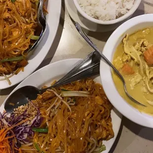 Chicken Pad Thai and Yellow Chicken Curry.... SO GOOD!!!