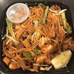 Beef pad thai