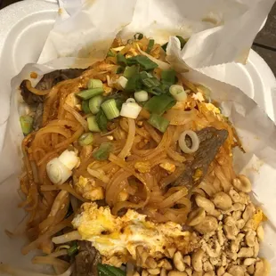 Pad Thai with beef and chicken