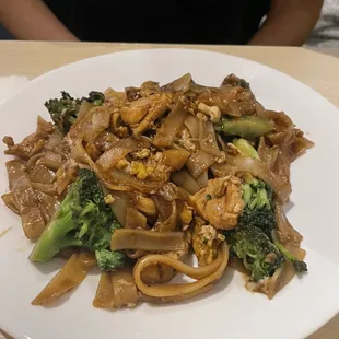 Broccoli noodles with chicken