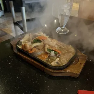 Sizzling plate (pork)