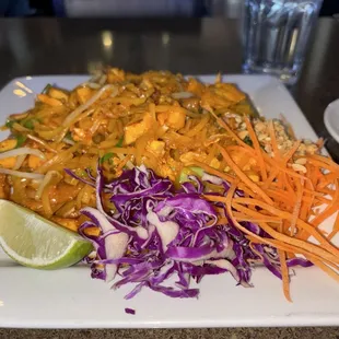 Pad Thai. Good presentation.