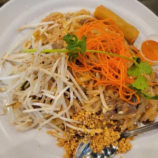 Beef pad thai