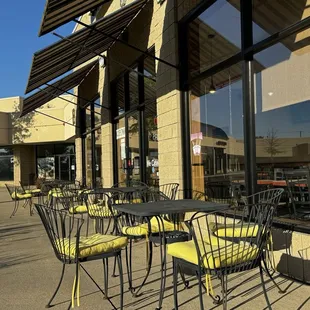 Extra cute outdoor patio area!
