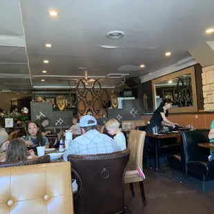 Small, nice restaurant. Very busy.