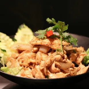 Garlic Chicken Peppers ($8.95): Black Pepper, Garlic, Cilantro, Onion &amp; Lettuce. Good flavor, but order spicy to balance the garlic.