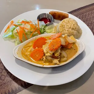 L9. Yellow Curry with Chicken Lunch