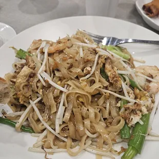 Shrimp pad thai