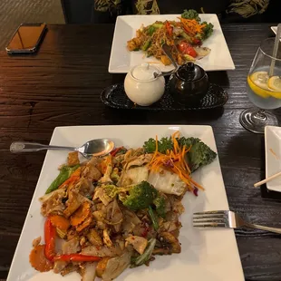 25. Pad Woon Sen &amp; 23. Pad Kee Mao