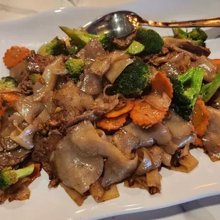 Pad see-ew with beef