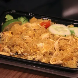 Pineapple Fried Rice Chicken ($16) carrot, tomato, cashew, broccoli, onion, egg, toasted cashew, pineapple and yellow curry powder (No chili