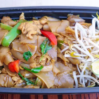 3. Pad Kee Mao ,,,,, (Choice of chicken,tofu or veggies)