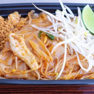7. Sen Yai Pad Thai ,,,,, ( Choice of chicken,tofu or veggies )