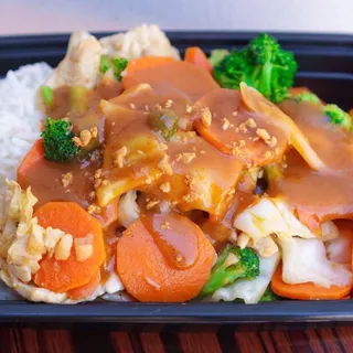 16. Peanut Sauce Lover,,,, ( Choice of chicken,tofu or veggies )