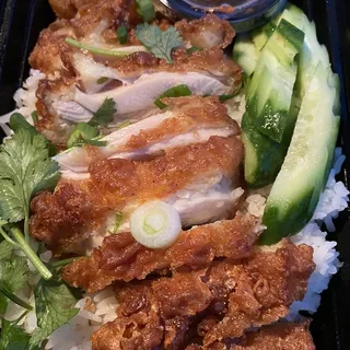 SR2. Thai Fried Chicken Rice (Kao Mun Gai Tod)