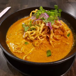 SN1. Curry Chicken Noodle (Khao Soi)