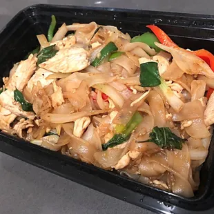 Drunken Noodle w chicken (pad kee mao)