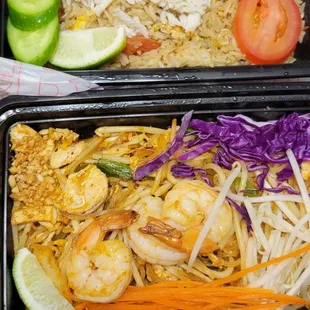 Padthai and fried rice with crab