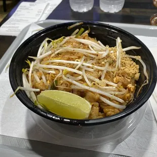 12. Pad Thai Bowl with pork