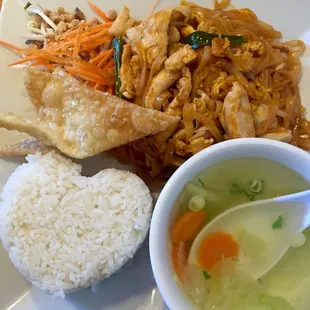 Chicken Pad Thai Lunch Special