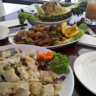 R3. Pineapple Fried Rice